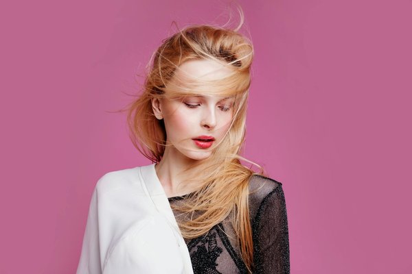 Quels sont les incontournables de la mode féminine pour une soirée chic ?